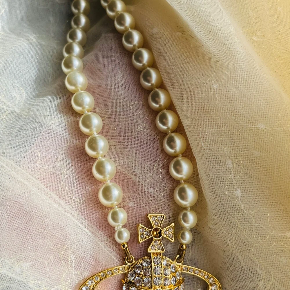 Vivienne Westwood Jumbo Pearl Saturn Orb Gold Austrian Crystal Necklace - Picture 9 of 12